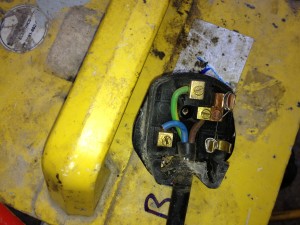 A 110v transformer only needs a paper clip as a fuse ? Contractor using this in a car manufactures warehouse, for interest sake this warehouse has £20 million worth of goods in stock