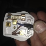 If you don’t know how to wire a plug, ask an electrician !!!